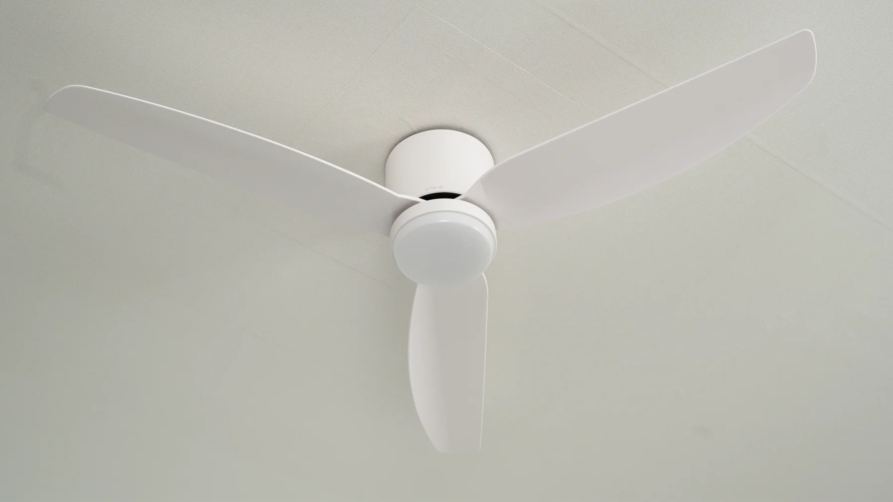 Second-generation white SL1 ceiling fan with three blades